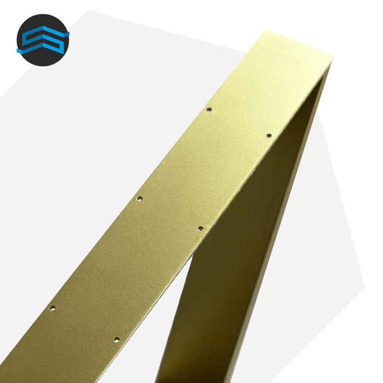 detal złotej nogi stalowej X malowanej proszkowo